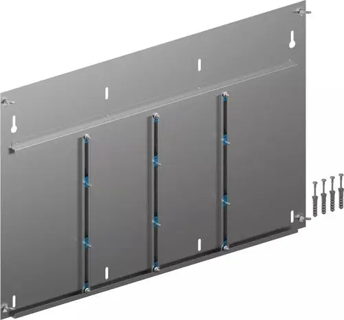 Metallene Rückwand mit mehreren Montageschienen und Schrauben, geeignet für Schrankaufbau. Produkt von Uponor.